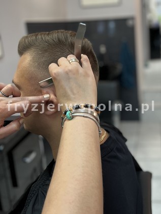 Fryzjer Wspólna 54A - strzyżenie klienta cena 40 zł 10-07-2022